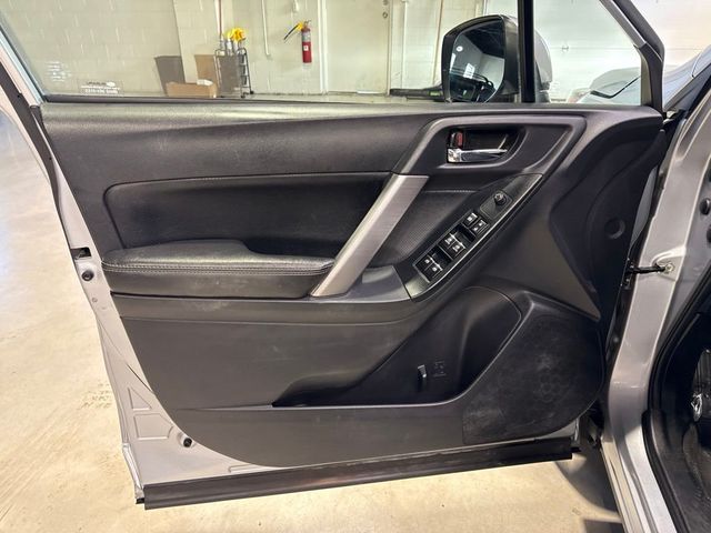 2017 Subaru Forester 2.0XT Premium CVT - 23038604 - 25