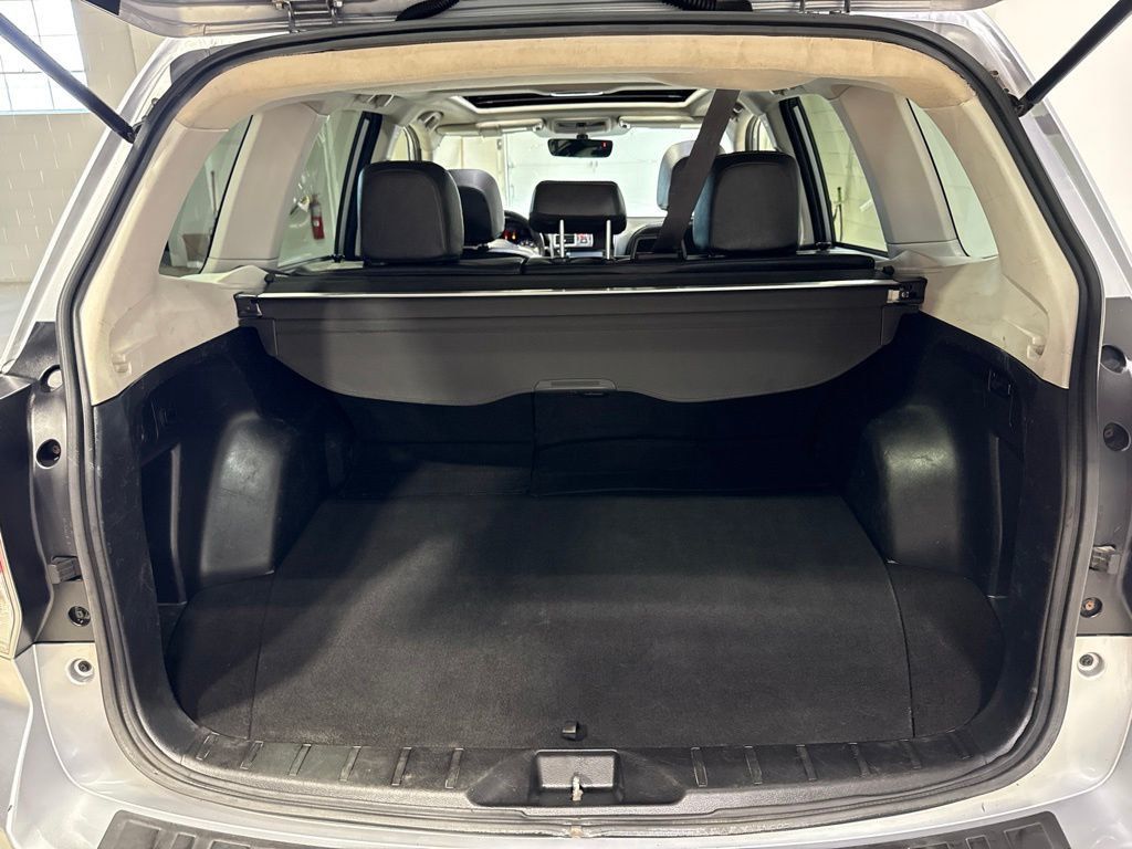2017 Subaru Forester 2.0XT Premium CVT - 23038604 - 31
