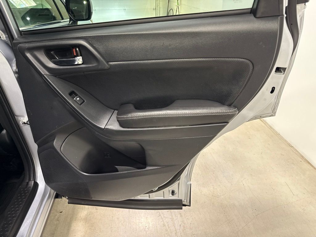 2017 Subaru Forester 2.0XT Premium CVT - 23038604 - 35