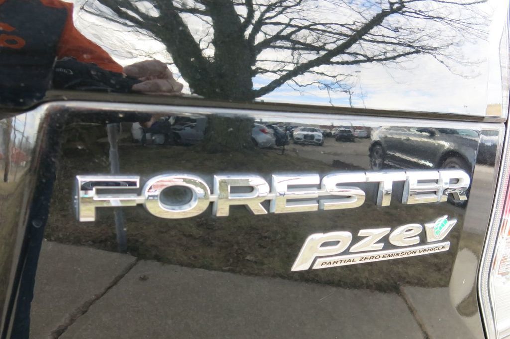 2017 Subaru Forester 2.5i CVT - 22321916 - 9