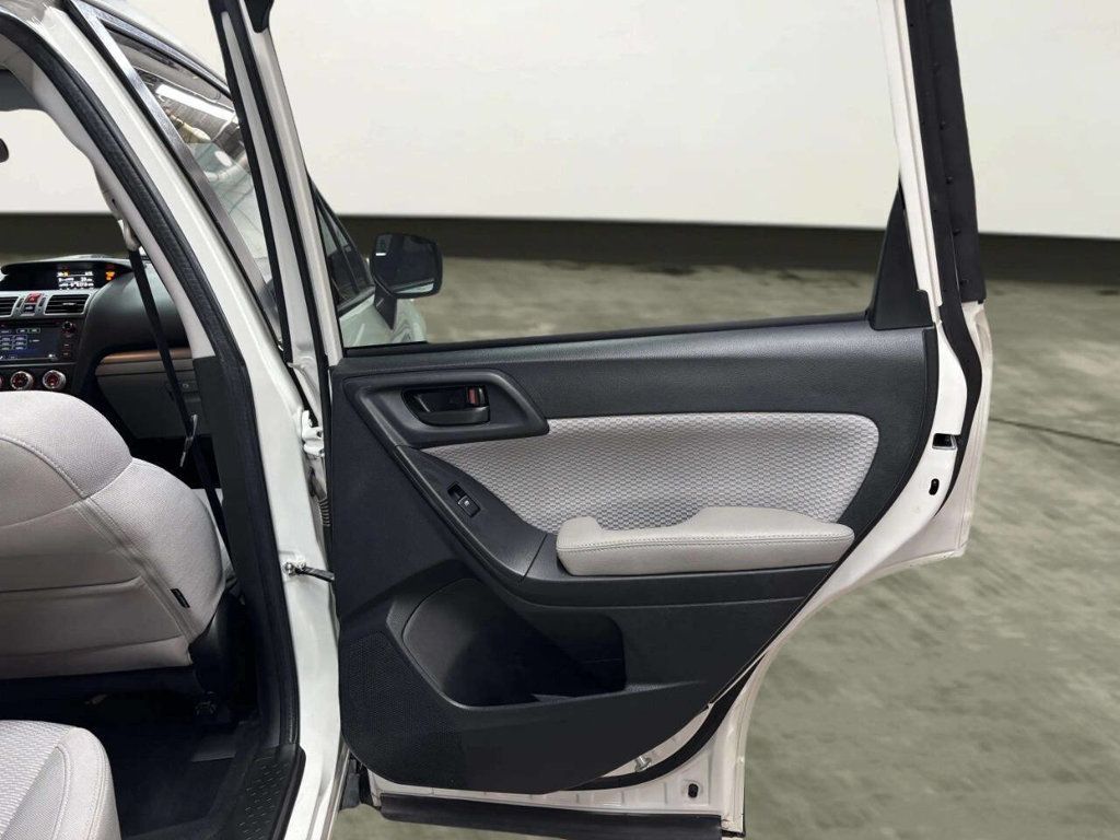 2017 Subaru Forester 2.5i CVT - 23056563 - 16