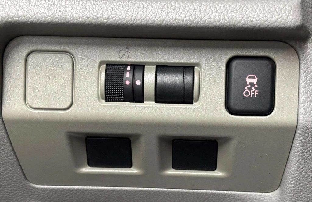 2017 Subaru Forester 2.5i CVT - 23056563 - 26
