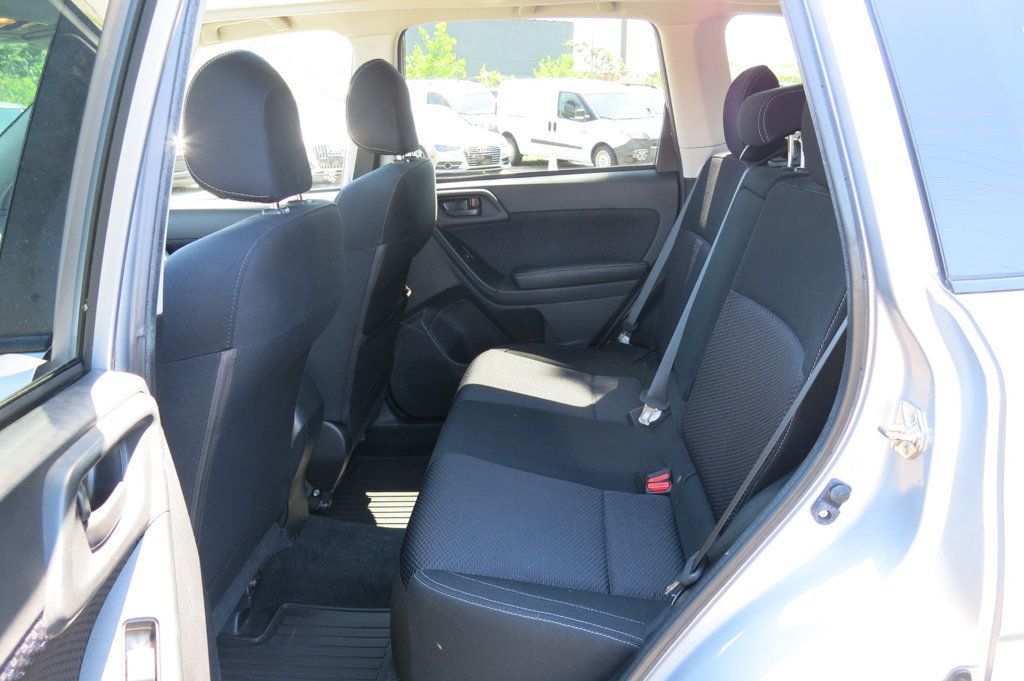 2017 Subaru Forester 2.5i Premium photo 14
