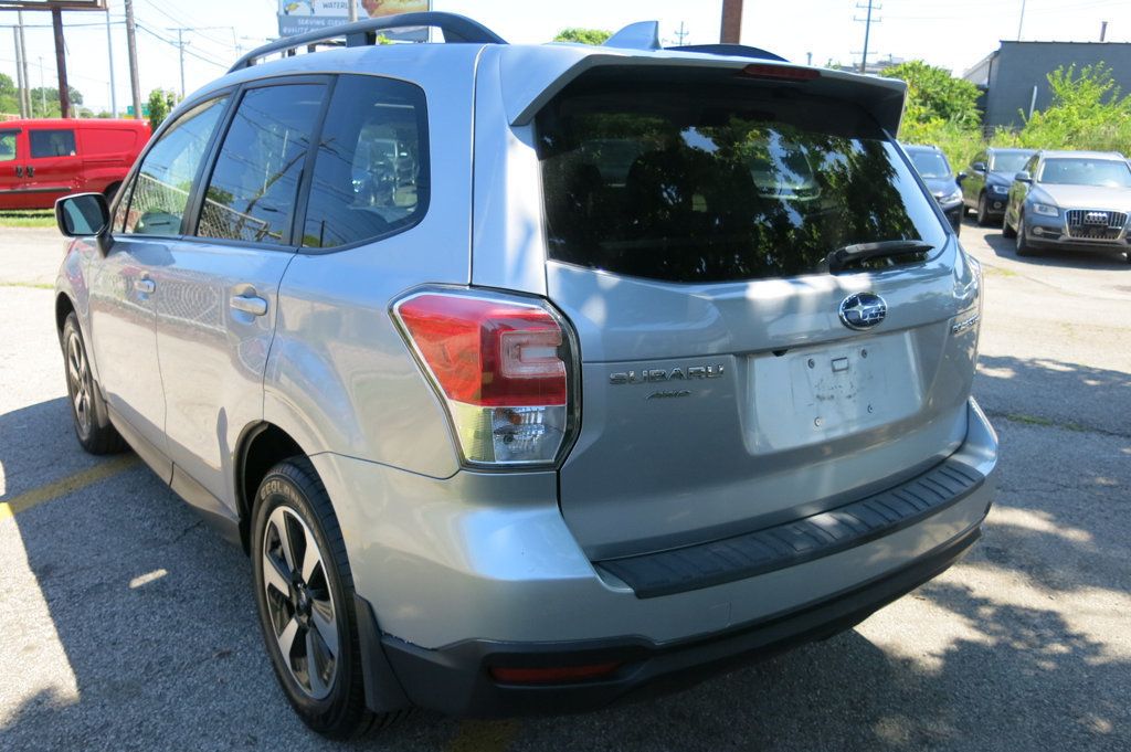 2017 Subaru Forester 2.5i Premium photo 3