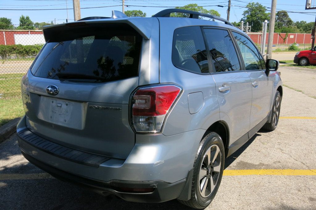 2017 Subaru Forester 2.5i Premium photo 4