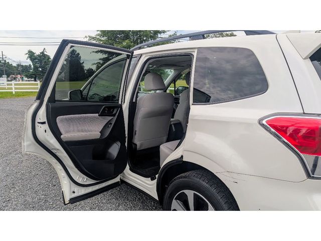 2017 Subaru Forester 2.5i Premium CVT - 22947267 - 9