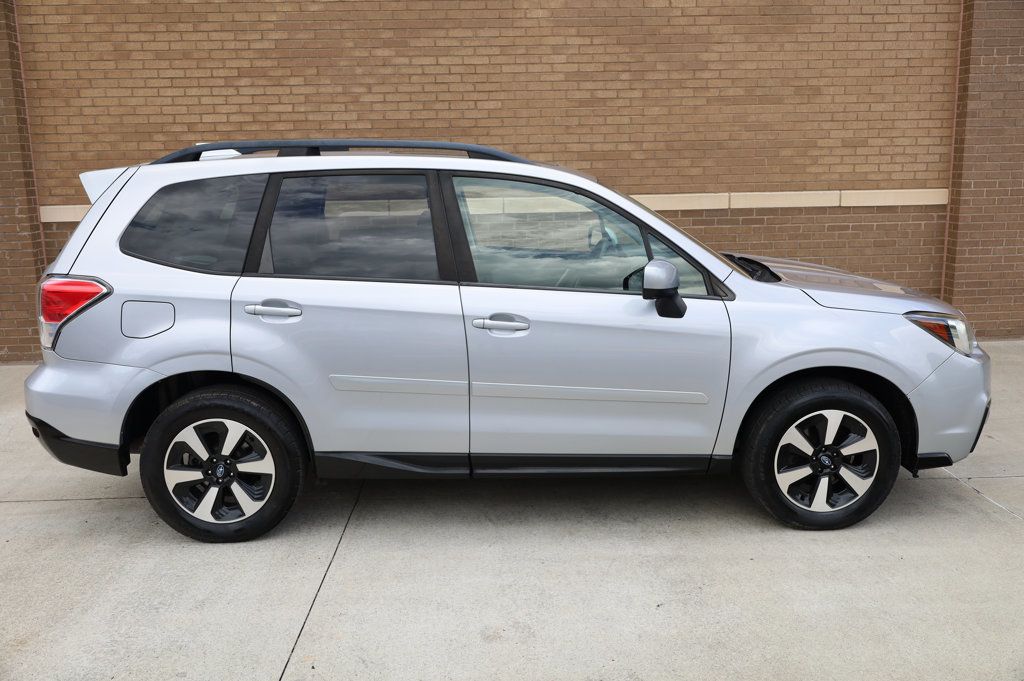 2017 Subaru Forester 2.5i Premium photo 4