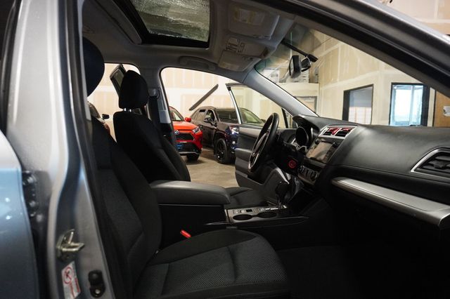 2017 Subaru Outback 2.5i Premium Wagon - 22997738 - 5