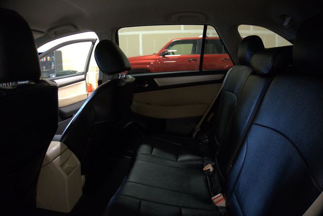 2017 Subaru Outback 2.5i Premium Wagon - 23011959 - 9