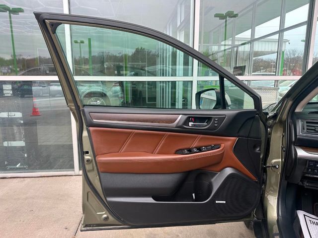 2017 Subaru Outback 2.5i Touring - 22952525 - 18