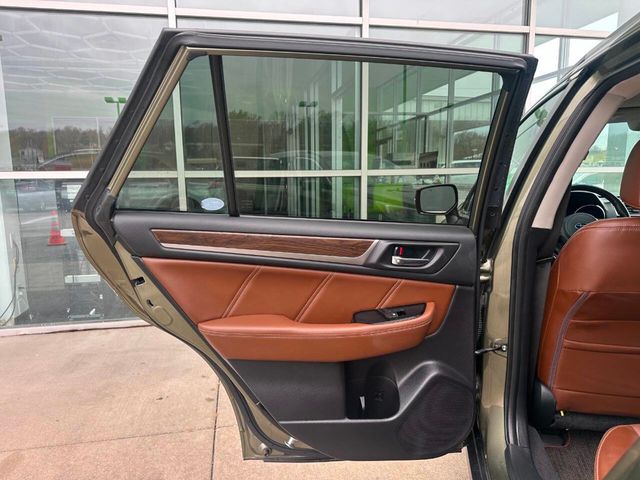2017 Subaru Outback 2.5i Touring - 22952525 - 19