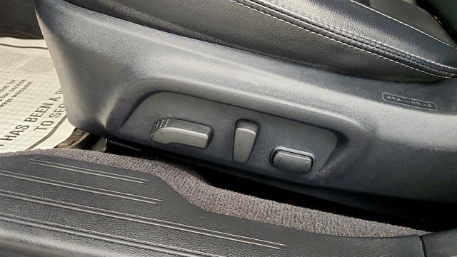 2017 Subaru Outback 3.6R Limited w/ EyeSight, Navigation, High Beam Assist & RAB - 23018162 - 11