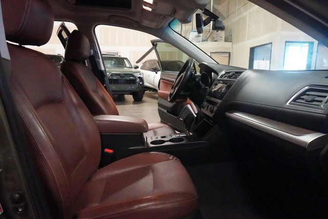 2017 Subaru Outback 3.6R Touring Wagon - 22963065 - 5