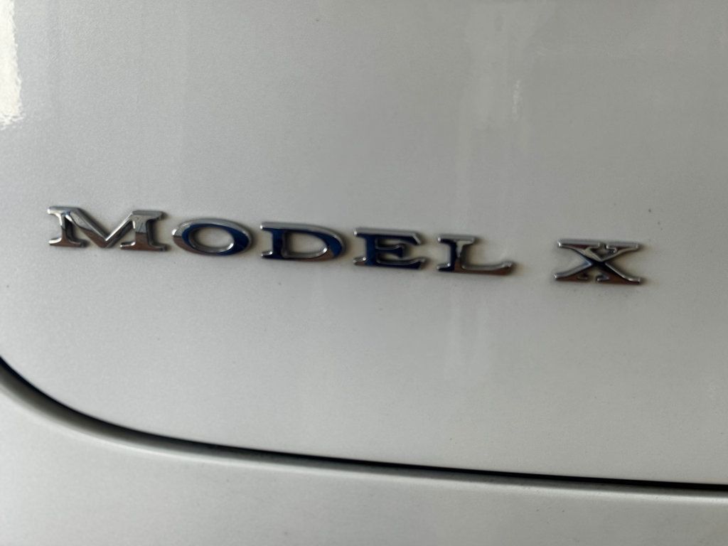 2017 Tesla Model X 75D AWD - 22972345 - 23