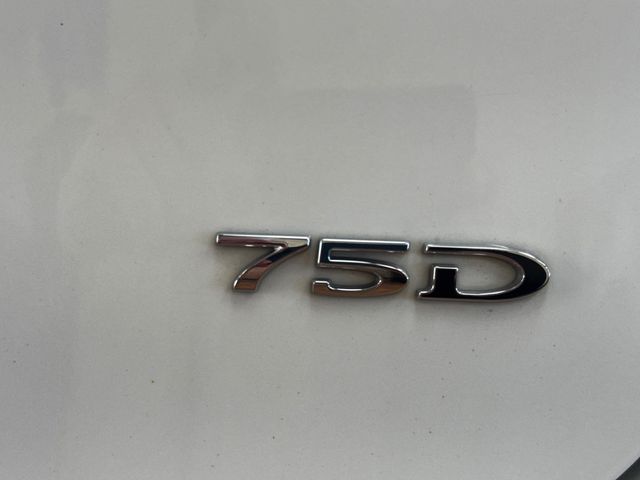 2017 Tesla Model X 75D AWD - 22972345 - 24