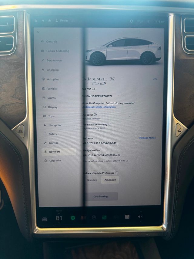 2017 Tesla Model X 75D AWD - 22972345 - 29