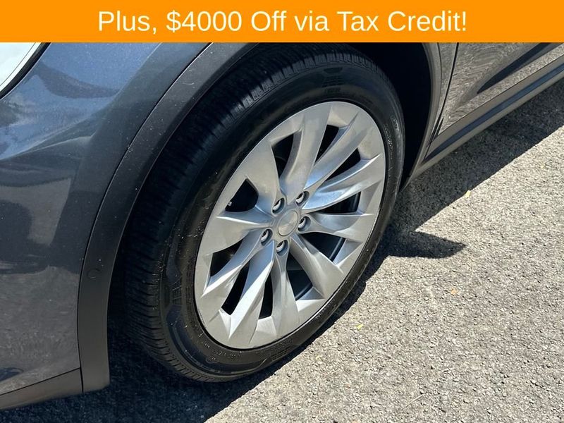 2017 Tesla Model X 75D photo 10