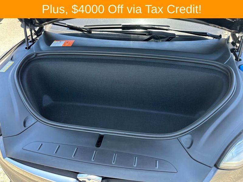 2017 Tesla Model X 75D photo 17