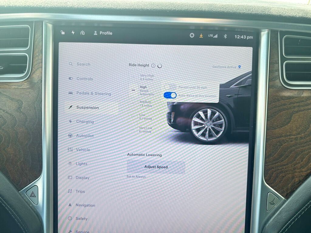 2017 Tesla Model X 75D AWD - 22356373 - 29