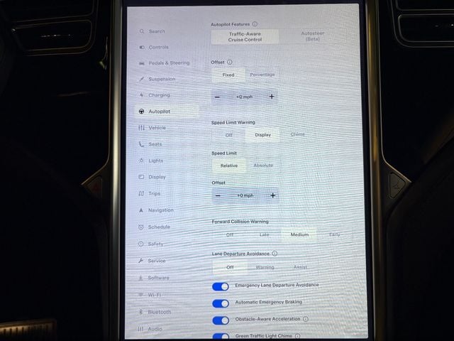 2017 Tesla Model X 75D AWD - 22962462 - 33