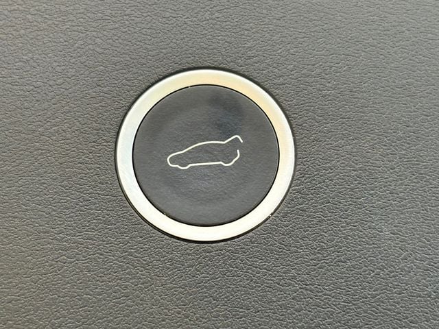 2017 Tesla Model X 75D AWD - 22962462 - 38