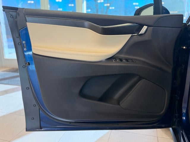 2017 Tesla Model X 75D AWD - 22977768 - 18