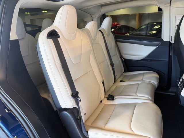 2017 Tesla Model X 75D AWD - 22977768 - 23