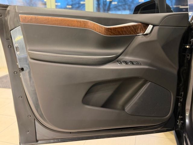 2017 Tesla Model X 90D AWD - 22988670 - 17