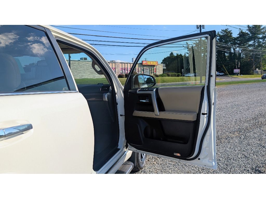 2017 Toyota 4Runner Limited 4WD photo 11