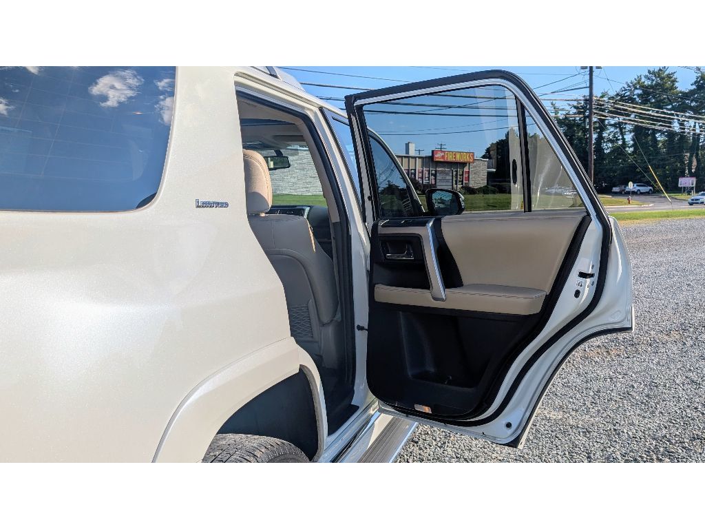 2017 Toyota 4Runner Limited 4WD photo 12