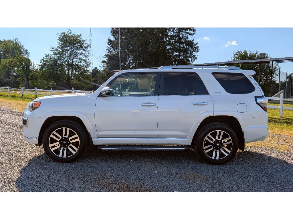 2017 Toyota 4Runner Limited 4WD photo 4