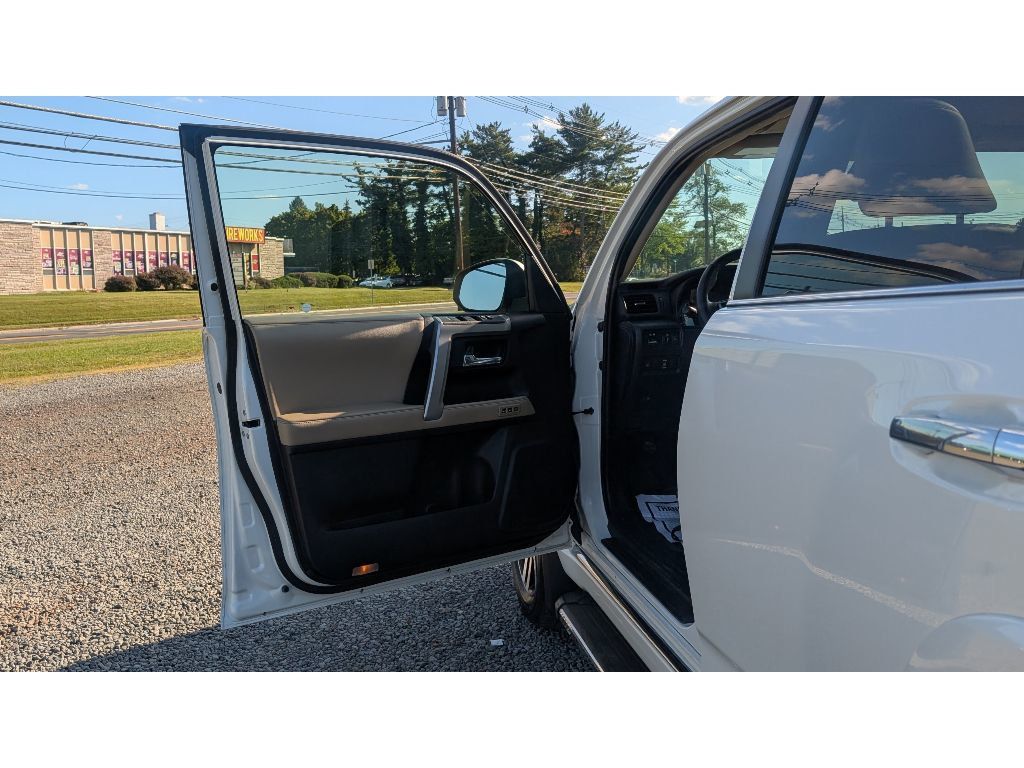 2017 Toyota 4Runner Limited 4WD photo 9