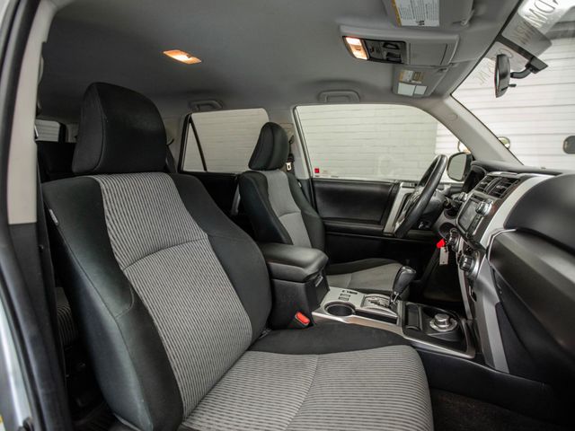 2017 Toyota 4Runner SR5 4WD - 22913884 - 19