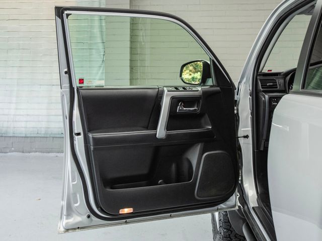 2017 Toyota 4Runner SR5 4WD - 22913884 - 21