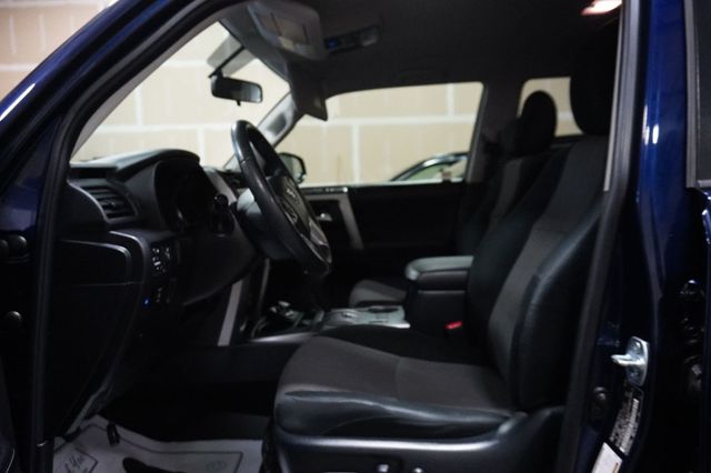 2017 Toyota 4Runner SR5 4WD - 23045718 - 11