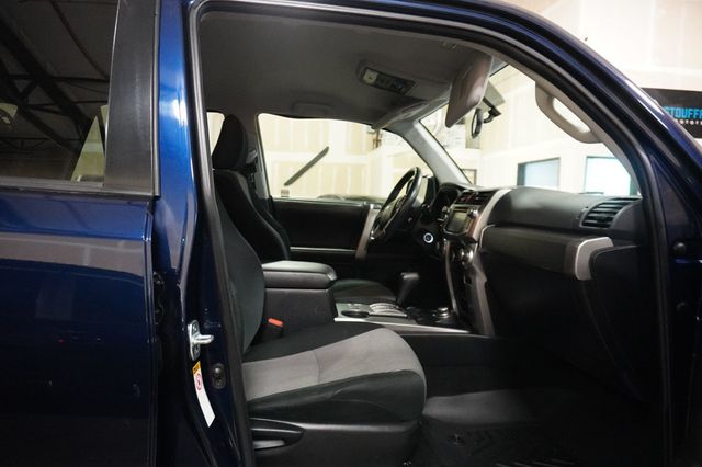 2017 Toyota 4Runner SR5 4WD - 23045718 - 12
