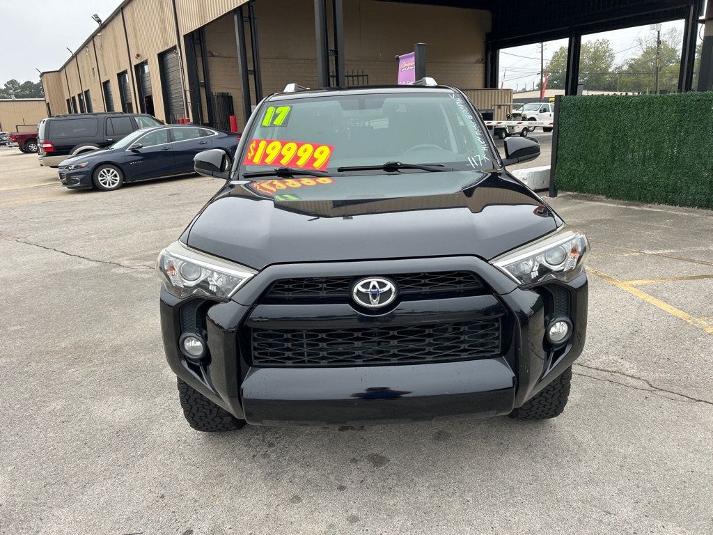 2017 Toyota 4Runner SR5 4WD photo 2