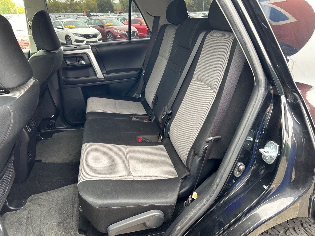 2017 Toyota 4Runner SR5 4WD photo 7