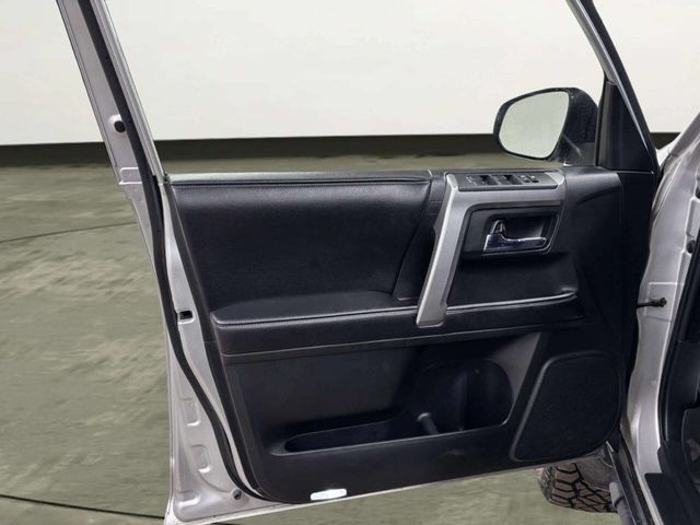 2017 Toyota 4Runner SR5 4WD - 23022340 - 11