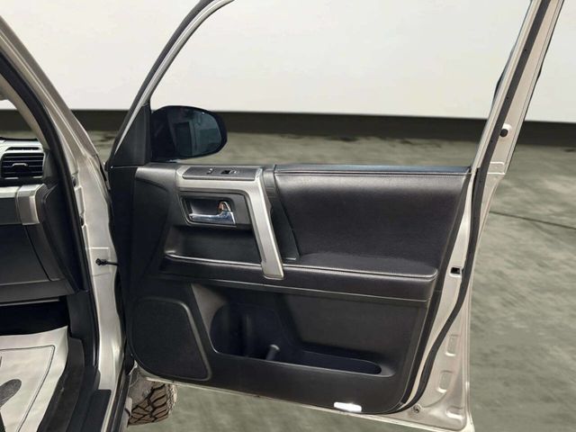 2017 Toyota 4Runner SR5 4WD - 23022340 - 19
