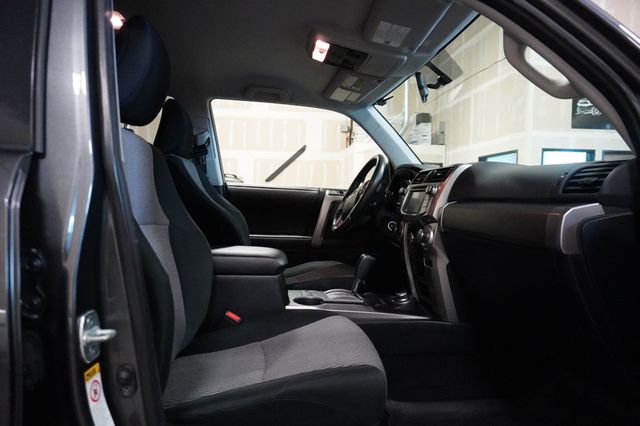 2017 Toyota 4Runner SR5 Premium 4WD - 23042600 - 9