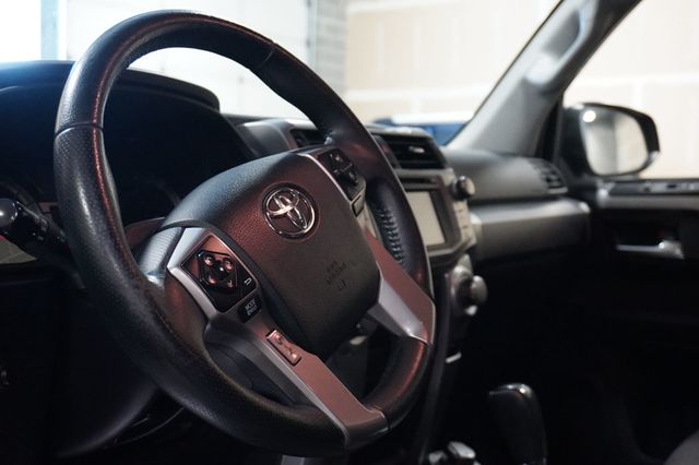 2017 Toyota 4Runner SR5 Premium 4WD - 23042600 - 10