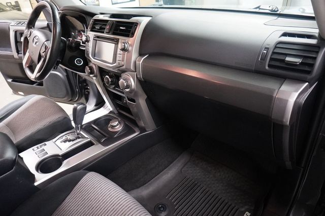 2017 Toyota 4Runner SR5 Premium 4WD - 23042600 - 18