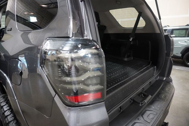 2017 Toyota 4Runner SR5 Premium 4WD - 23042600 - 19