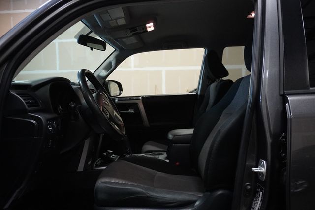 2017 Toyota 4Runner SR5 Premium 4WD - 23042600 - 8