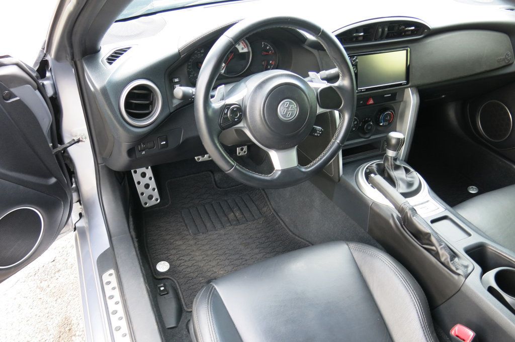 2017 Toyota GR86 Base photo 10