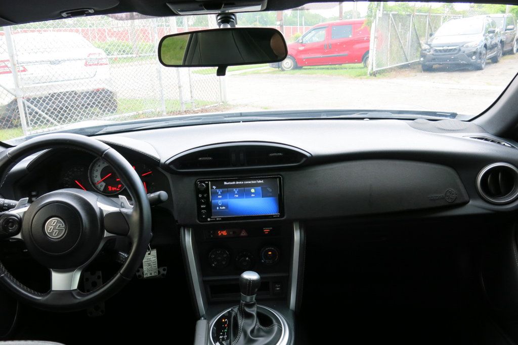2017 Toyota GR86 Base photo 17