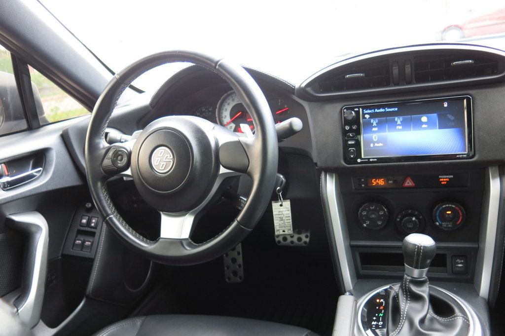2017 Toyota GR86 Base photo 18