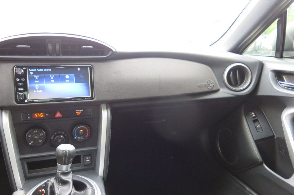 2017 Toyota GR86 Base photo 19