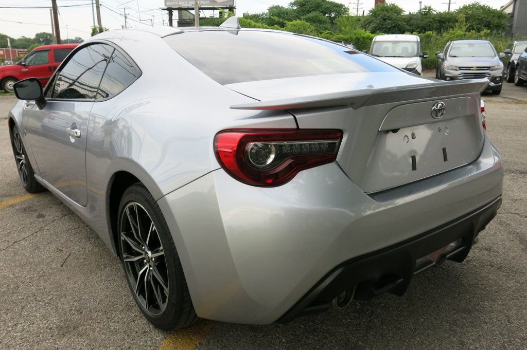 2017 Toyota GR86 Base photo 3